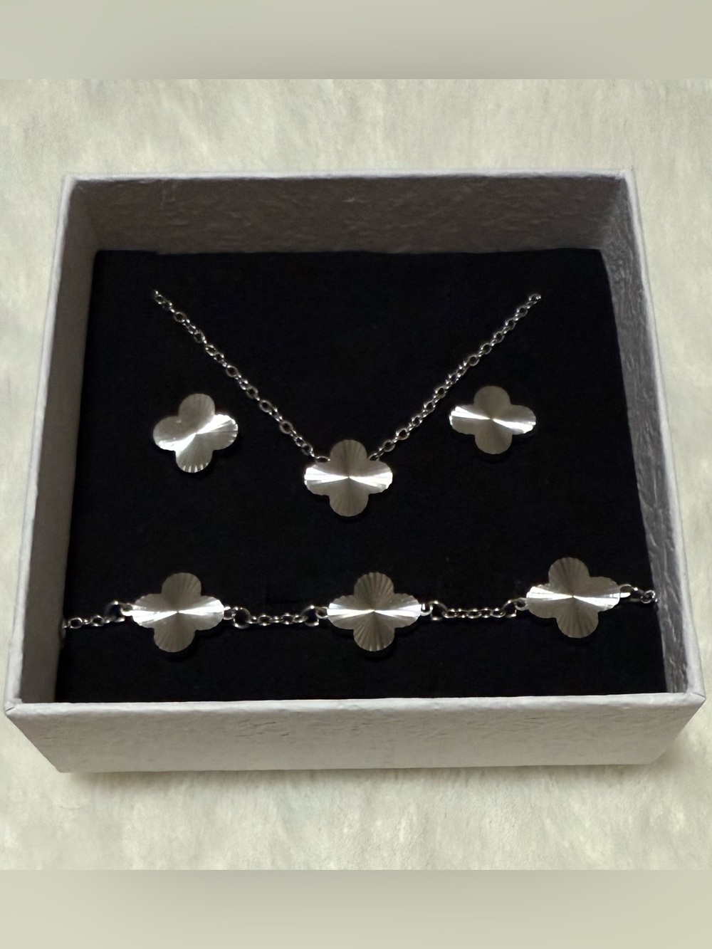Four Leaf Clover 18K Goldplated Silver Jewelry Set
(Necklace,Bracelet&Earrings)